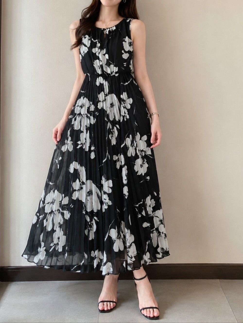 Sleeveless Black Floral Pleated Maxi Dress - Elegant White Flower Print